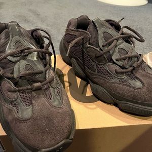 Yeezy 500 black